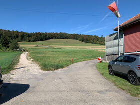 Absperrungen und Warnsack bei Schiessanlässen